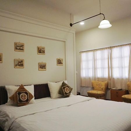 Manee Guesthouse And Record บ้านมานี Chiang Mai Eksteriør billede
