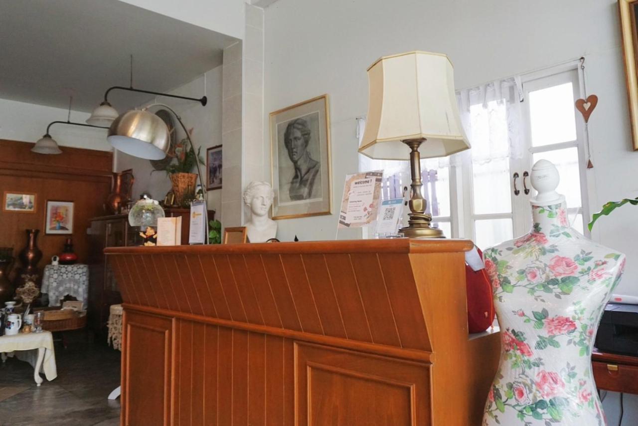 Manee Guesthouse And Record บ้านมานี Chiang Mai Eksteriør billede